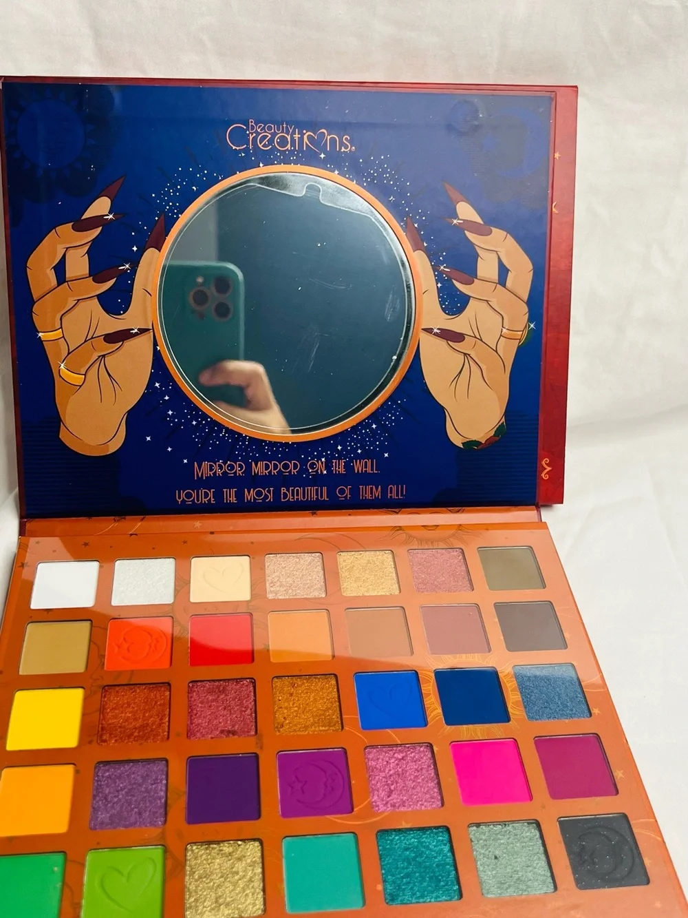Beauty Creations REMI Circus Clown Eyeshadow Palette -beige, Blue, Red